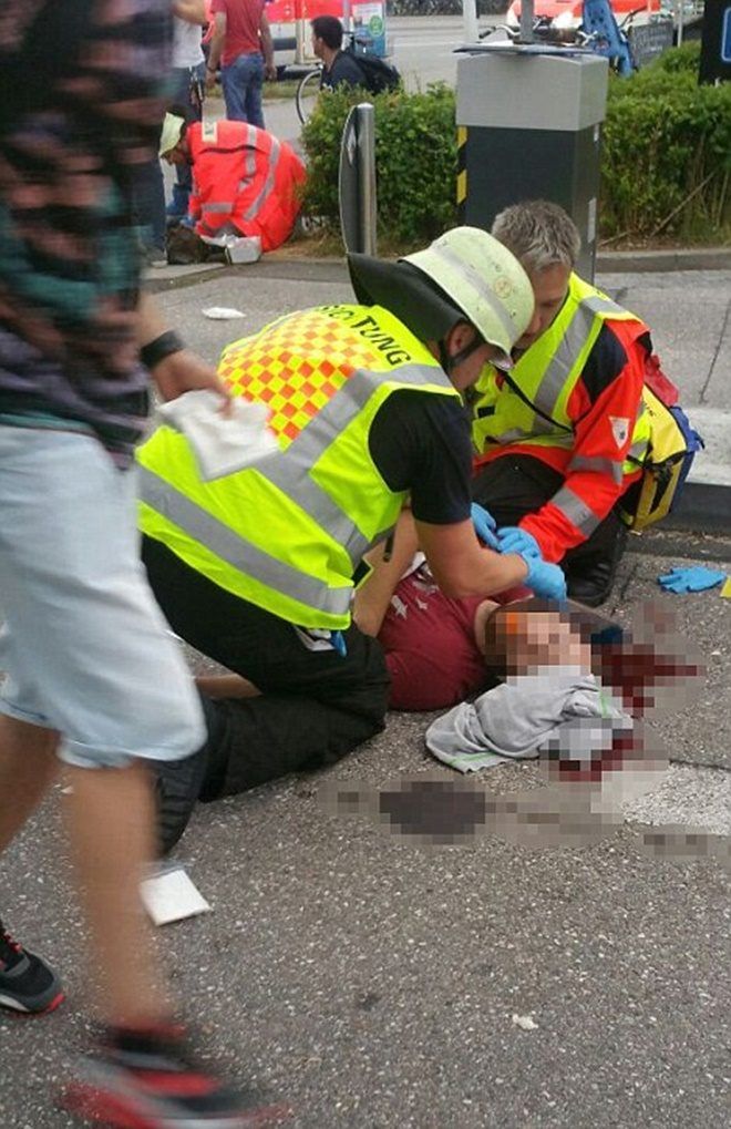 Trong xụ xả súng tồi tệ và đẫm máu này, kẻ giết người đã hô vang khẩu hiệu "Thánh Alla vĩ đại" trước khi nổ súng