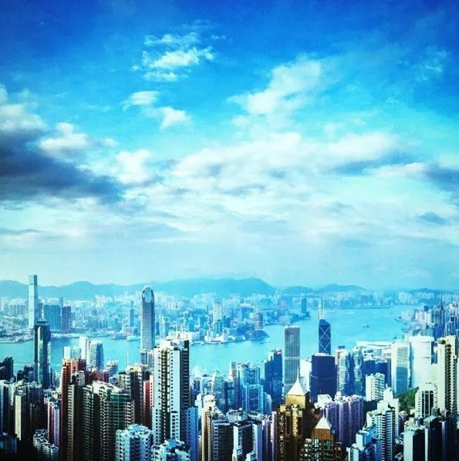 Sau 3 tháng sống và học tập ở Thượng Hải, Gleason chia sẻ: "Tôi cảm thấy tất cả mọi điều vốn được coi là dân chủ ở phương Tây thì đã bị bóp chết ở đất nước này. Không khí cũng bị ô nhiễm nghiêm trọng. Có lẽ việc sống ở đó còn nguy hiểm hơn ở Bắc Triều Tiên."