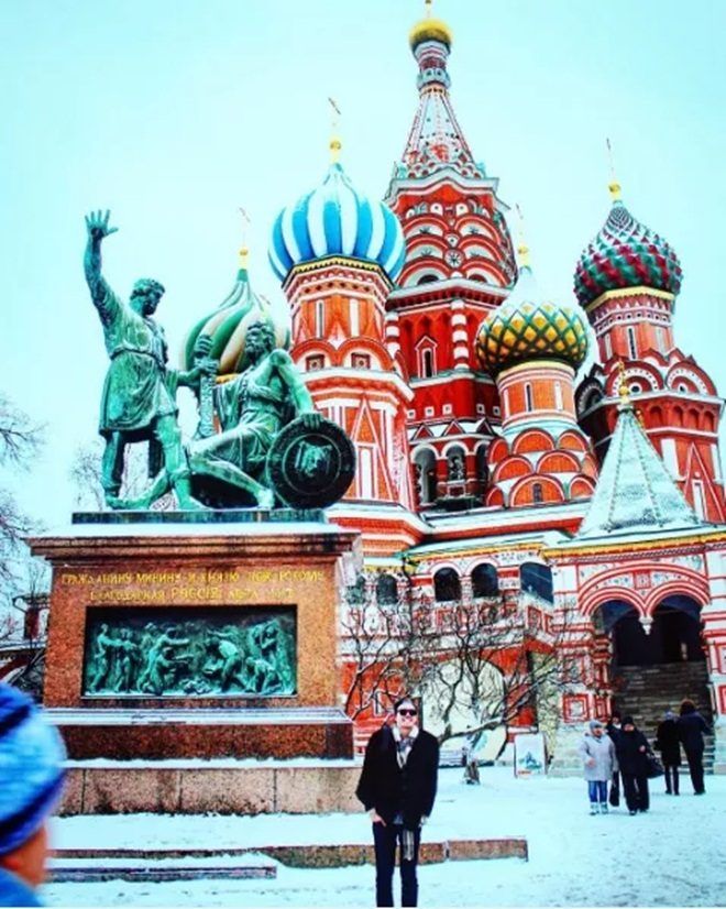 Gleason đã được chiêm ngưỡng Angkor Wat ở Campuchia, du lịch ở Bali, gặp gỡ bạn bè ở Úc, đến thăm Moscow và Nhật Bản, rồi dừng chân hai tuần tại Israel.