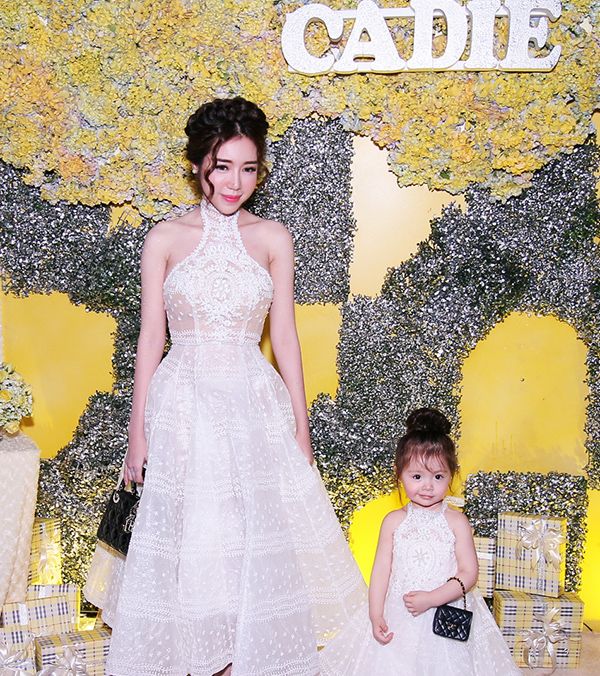 Bé Cadie Mộc Trà xinh như công chúa trong tiệc sinh nhật tròn 2 tuổi.