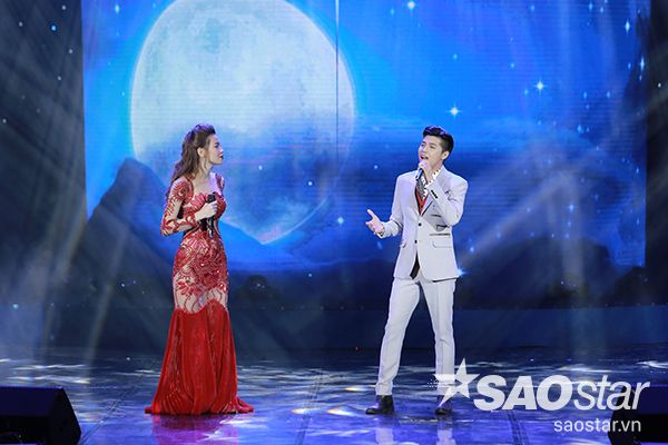 Liên khúc Tình về nơi đâu như kể lại câu chuyện tình thẫm đẫm nước mắt của Hồ Ngọc Hà hơn 10 năm trước.