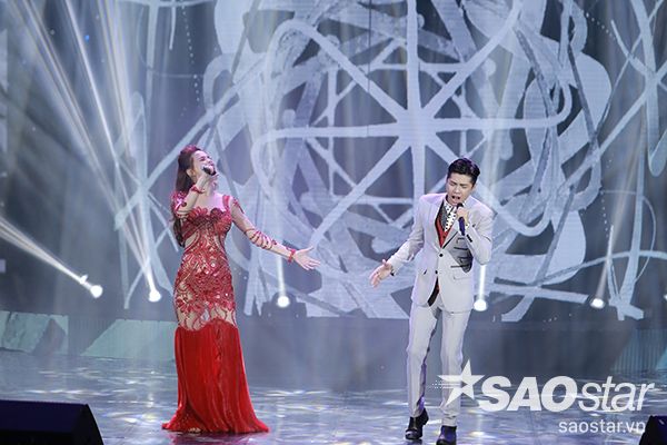 Nữ ca sĩ nói thêm: "Tôi nghe ca khúc bằng chính tâm sự của người đàn ông mà tôi lại chợt nhớ về câu chuyện tình của mình từ hơn 10 năm về trước. Đúng là tôi, cảm thấy rằng xé nội tâm không biết phải làm như thế nào cho đúng. Nhưng đến hôm nay tôi đã có câu trả lời, nếu không ra đi thì sẽ không có tôi trở về của ngày hôm nay, được đứng đây kể cho mọi người nghe những câu chuyện trong mười mấy năm qua.".