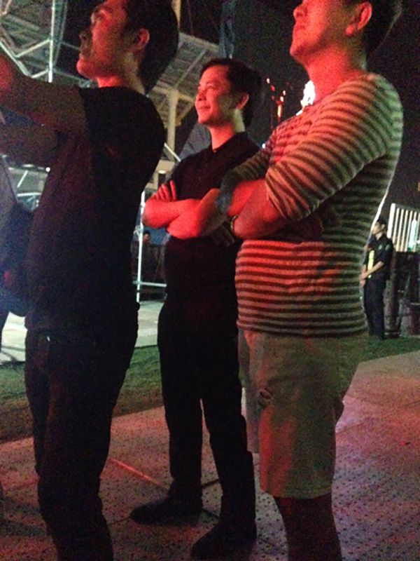 Thi thoảng, Chu Đăng Khoa lại mỉm cười với Hồ Ngọc Hà. (Ảnh: Vnexpress)