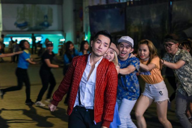 MV sẽ xuất hiện nhiều thắng cảnh nổi tiếng của Việt Nam như đồi chè rừng thông (Đà Lạt), Phan Thiết, Bình Thuận, hòn móng tay (Phú Quốc), phố đi bộ (Sài Gòn),…