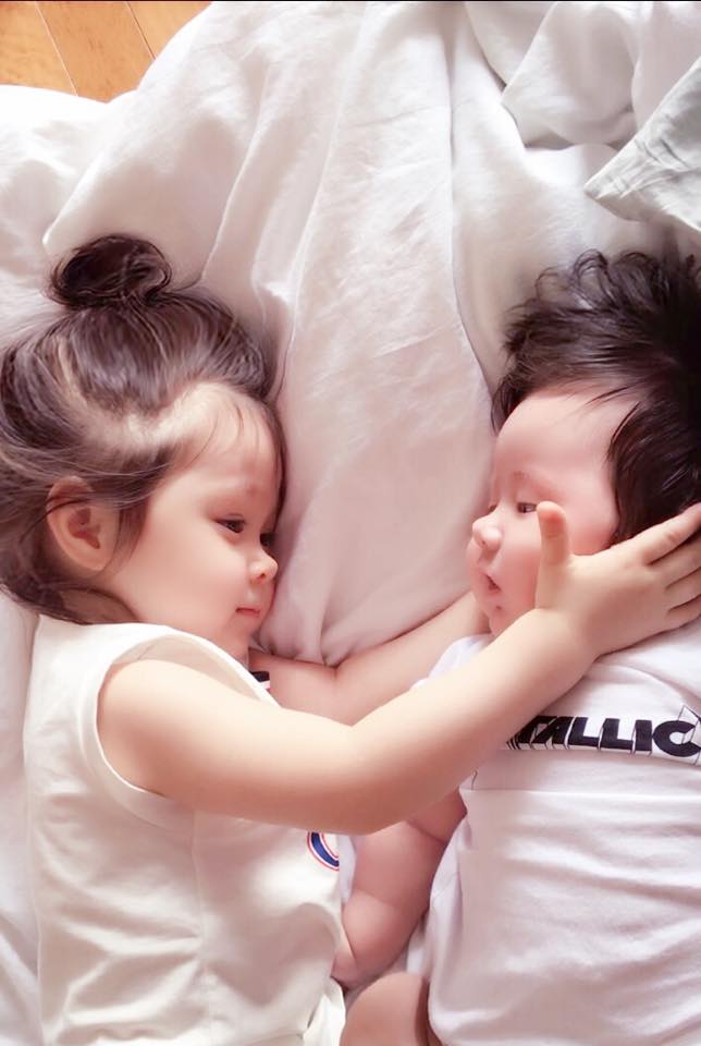 Cadie cực kỳ cưng chiều em trai Alfie.