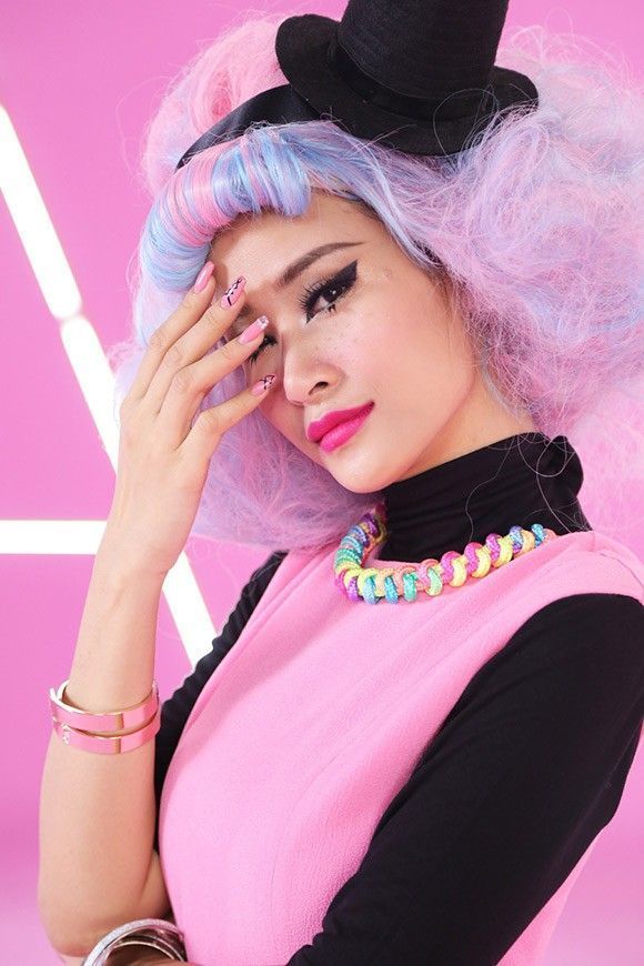 dong-nhi-tung-mv-khung-truoc-them-nam-moi003-ngoisao.vn