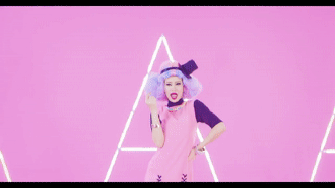 HLV Đông Nhi cũng phải 'ngả mũ' khi nhìn lại các kiểu tóc 'bá đạo' của mình Ảnh 2