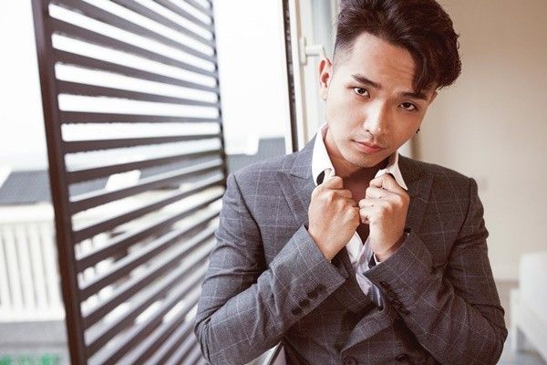 Nhân vật “em” trong sáng tác mới còn đại diện hững kỷ niệm của chúng tặng riêng cho người ấy.”, nam ca sĩ chia sẻ