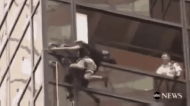 Hết hồn với thanh niên leo tháp 58 tầng để 'thể hiện' với Donald Trump Ảnh 2