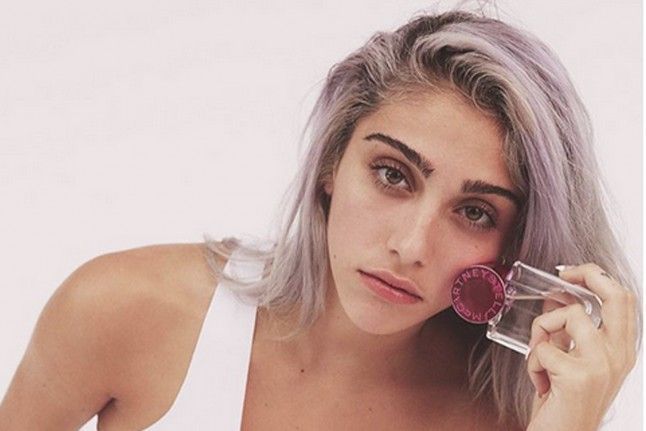 Tuy nhiên, trái với dự đoán của nhiều người, Lourdes Leon lại không tiếp bước mẹ tham gia vào làng giải trí mà lựa chọn làm một sinh viên bình thường.