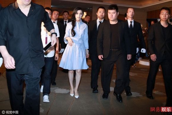 Trước đó 1 ngày, Phạm Băng Băng xuất hiện xinh đẹp trong một sự kiện.