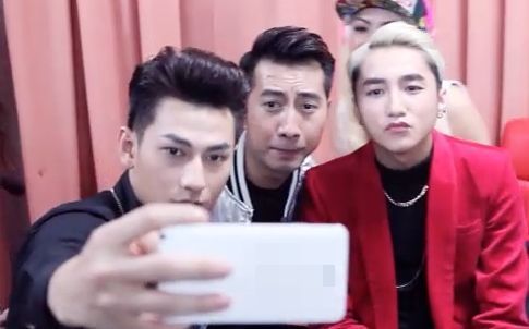 Tuy nhiên nhìn vào hình ảnh hậu trường này, chắc chắn nhiều fan sẽ phải suy nghĩ lại.