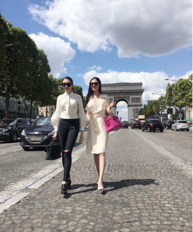 Lê Hà và Tường Vy sành điệu ở trời Tây.