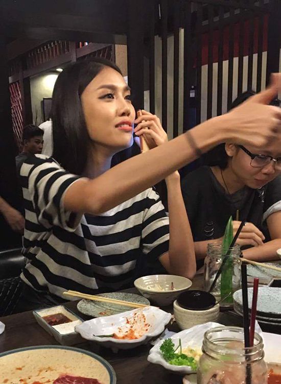 Hình ảnh "Like" của Lan Khuê được các fan liên tục chia sẻ chóng mặt.