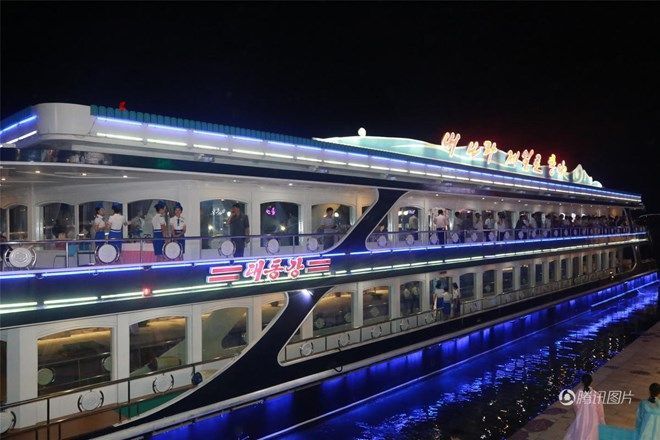 Với bia tươi, thức ăn, các màn trình diễn âm nhạc và trò chơi, lễ hội dự kiến sẽ kéo dài đến đầu tháng Chín tới cũng mở cửa cho các du khách nước ngoài. (Nguồn: QQ)