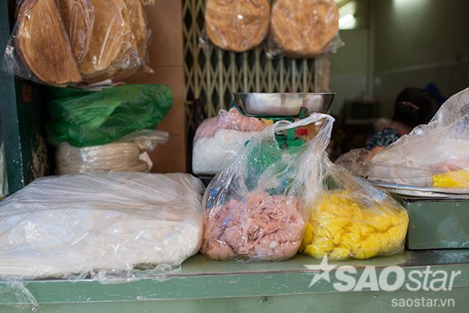 Từ những món thông dụng như cân mì Quảng hay những chiếc bánh tráng nướng,