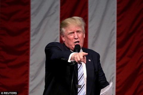 Ông trùm không quản lý nổi truyền thông- Donald Trump.