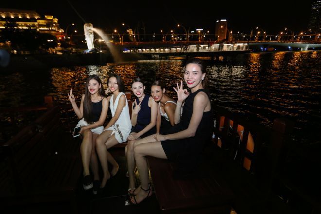 10 HO NGOC HA & TEAM THE FACE DU NGOAN BANG THUYEN NGAM SINGAPORE VE DEM (1)