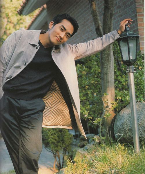 Hình ảnh Song Seung Hun những ngày tham gia bộ phim Trái tim mùa thu.