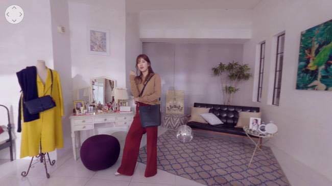 Căn phòng của cô được bày trí rất hiện đại nhưng không kém phần ngọt ngào, nữ tính.