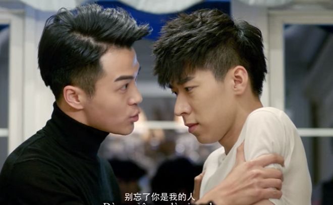 Mở đầu đoạn trailer là hình ảnh thiếu gia Tạ Viêm vô cùng giận dữ nắm lấy bả vai Thư Niệm cùng lời nói mang đậm chất chiếm hữu: 