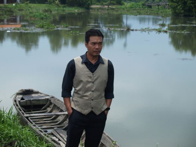 Con trai bà Dịu là Bình (Huy Cường) đang là phu xe cùng cù lao, sợ mẹ con bà về chiếm gia tài nên bà Tư đã cho người đốt nhà giết bà Dịu và gieo vào lòng Bình nỗi oán hận ông Thanh để anh vùng lên trả thù.