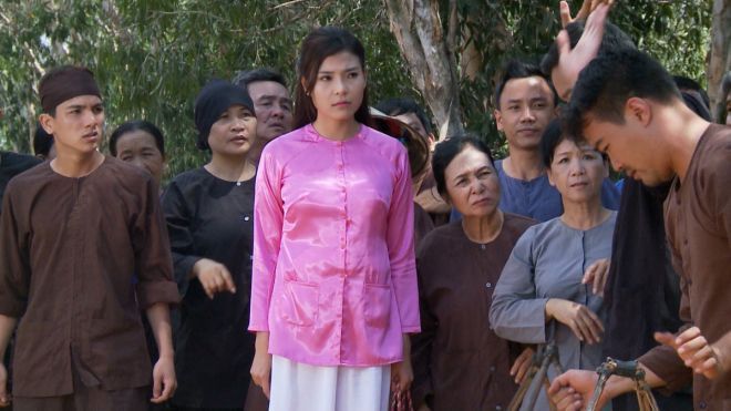 Dù cưới Mai về nhưng, trong lòng Sanh chỉ có Lụa nên hững hờ với Mai khiến cô tức tối. Mai quyết tâm loại trừ Lụa để độc chiếm Sanh.