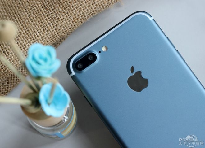 Đây là mẫu iPhone thế hệ mới có màn hình 5,5 inch và hệ thống camera kép ở lưng.