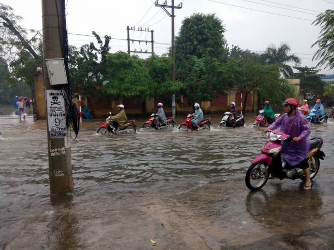 Một số nơi ở khu vực ngoại thành cũng rơi vào tình trạng ngập úng.