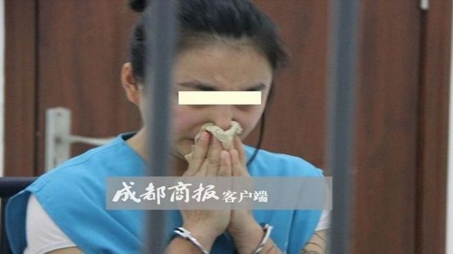 Một trong những MC bị bắt thời gian qua khóc lóc tại tòa. Ảnh: Nhân dân.