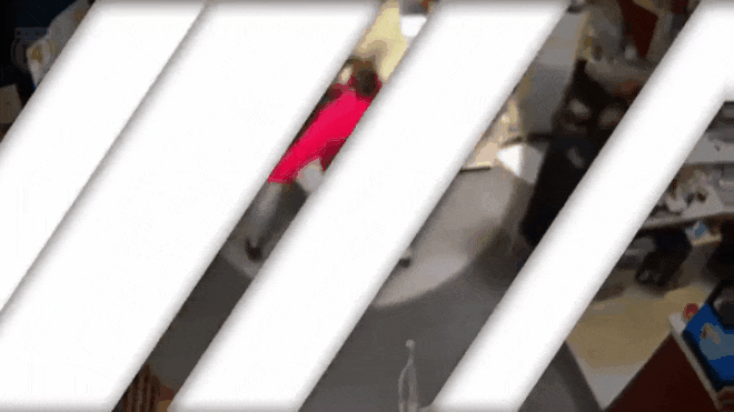 Cẩn thận đặt con vào nơi an toàn rồi quay lại tay không đuổi cướp có súng Ảnh 2