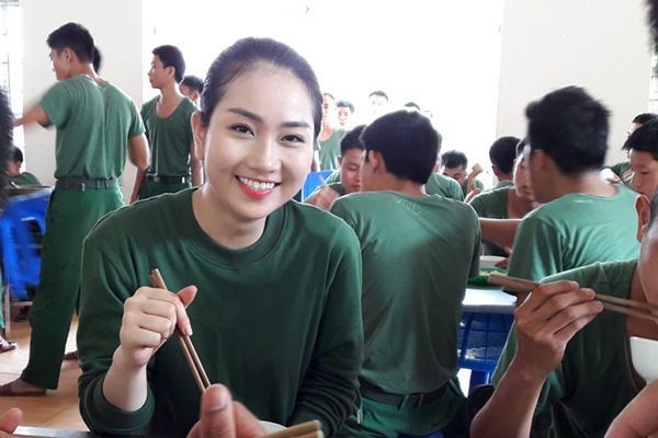 Phùng Lan Hương (SBD 132) 1996 đang là sinh viên Đại học RMIT Hà Nội. Hiện tại, Lan Hương đang được kỳ vọng là một trong những ứng viên sáng giá cho ngôi vị Hoa hậu Việt Nam 2016.