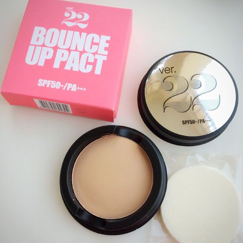 Có lẽ vẫn nhiều cô nàng xa lạ với khái niệm phấn tươi. Đây là sản phẩm xuất xứ từ Hàn Quốc với dạng bột ẩm, có độ mịn cực cao và hoàn toàn không chứa chì. Điều đặc biệt là phấn tươi có khả năng che phủ tốt hơn hẳn những dòng phấn phủ thông thường khác.