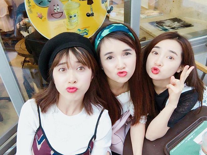 Đặc biệt, Nhã Phương rất thân với chị gái Bích Trâm và em út Phương Anh.