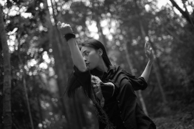 Ngo-ngang-truoc-khoanh-khac-gian-di-cua-Ngo-Thanh-Van-tren-phim-truong--4-1447153960