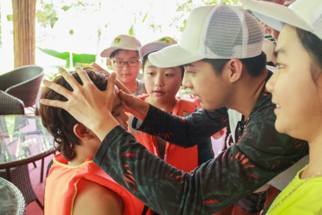 NOO PHUOC THINH LUON CHAM LO CHO CAC THIEN THAN CUA TE=EE