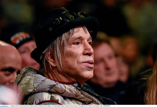 Gương mặt nhìn nghiêng của nam diễn viên thật sự gây ám ảnh.