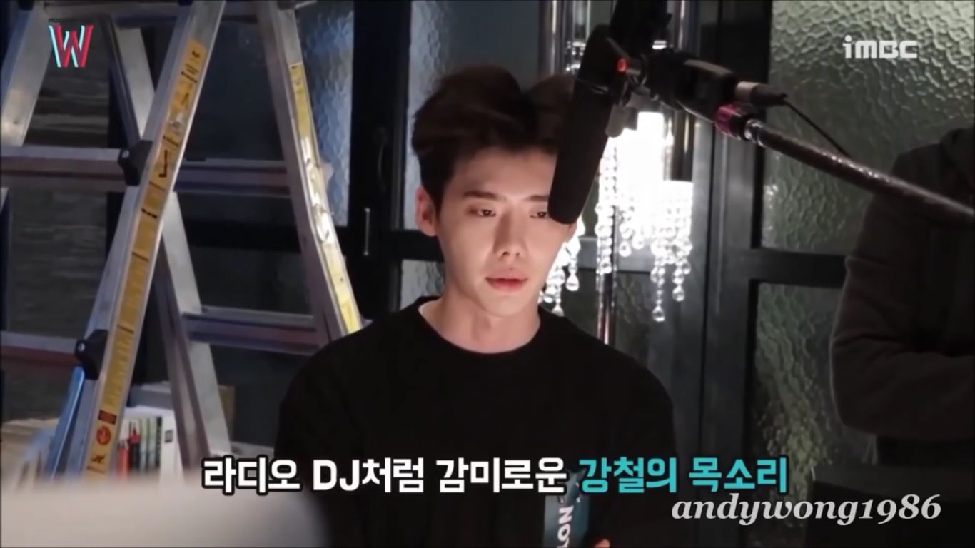 Còn lúc lồng tiếng là anh phải về với chính mình...