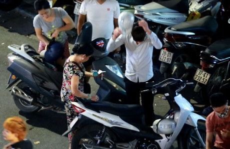 dan-bi-chem-tien-gui-xe-o-pho-di-bo-ho-guom-50000dluot-29-094049