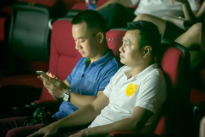 NSND Tự Long cũng có mặt tại đêm nhạc. Anh đang là đại sứ thiện chí của chương trình Nụ cười từ trái tim.