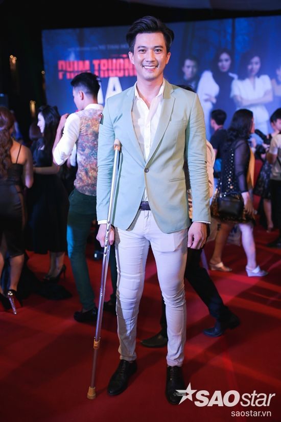 Hà Việt Dũng mặc dù bị thương nhưng vẫn đến góp mặt.