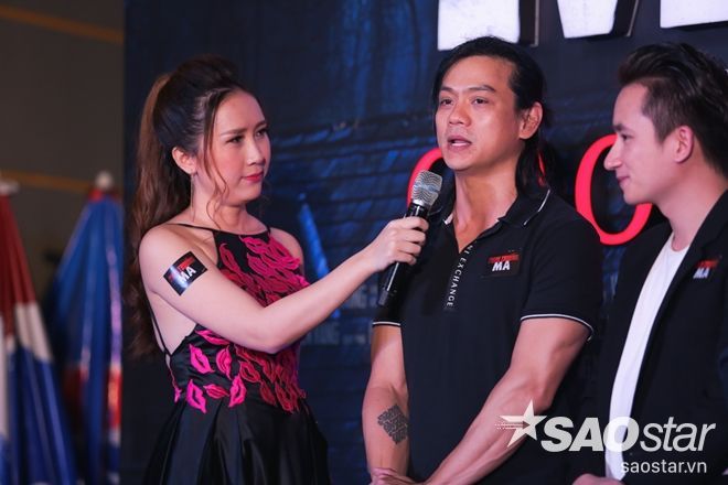 Đạo diễn Vũ Thái Hòa (giữa) phát biểu về bộ phim điện ảnh thứ 2 của mình, sau Giữa hai thế giới.