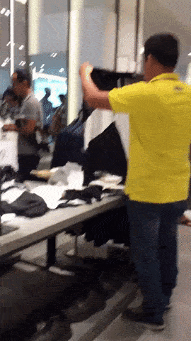 Cảm thấy không phù hợp là cứ...vứt tạm qua bên cạnh rồi chọn tiếp...