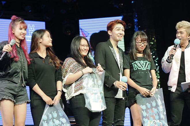 Cặp đôi “siêu lầy” đã mang đến cho các fan những màn song ca ngọt ngào và cả phần trả lời “tung hứng” đầy dễ thương.