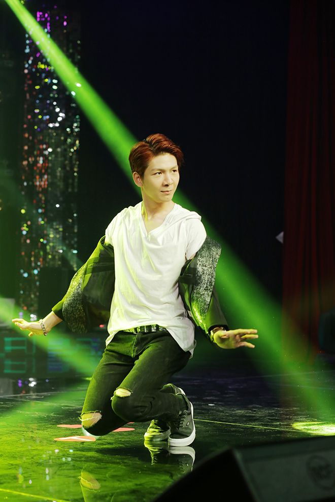 Đặc biệt, trò chơi “bựa siêu cấp” tạo nên thương hiệu “thánh nhây” Kelvin Khánh đã làm các fan “tăng động” trong suốt 3 giờ đồng hồ.