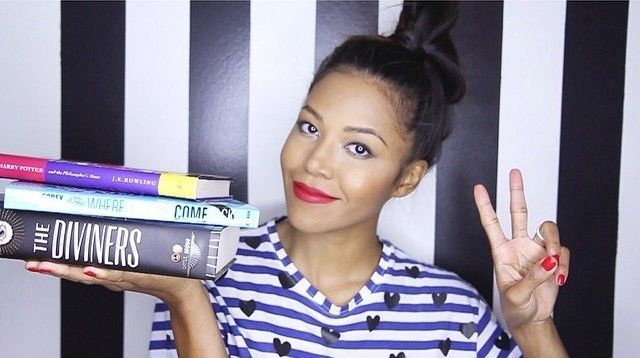 1. Ameriie: Từng là ca sĩ R&B sở hữu nhiều bản hit, nhưng hiện nay, Ameriie chỉ tập trung vào sự nghiệp YouTube, thường xuyên chia sẻ về sách. Cô đam mê đọc và có thể đọc hết một cuốn sách trong một ngày. Ngoài sách, thỉnh thoảng Ameriie cũng nói về cách làm đẹp và lối sống.