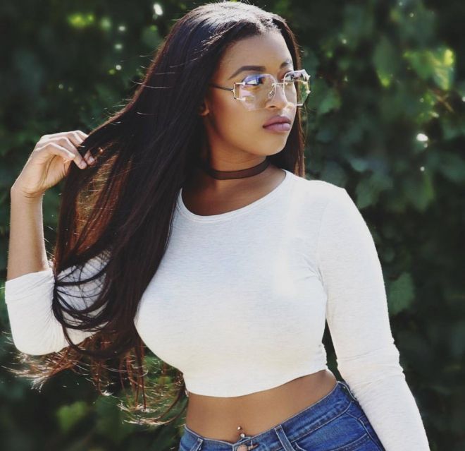 4. HeyParis: Sau 10 tháng phát triển kênh YouTube riêng, HeyParis đã có hơn 300.000 người theo dõi, trở thành YouTuber có sức phát triển đáng kinh ngạc. Cô thường chia sẻ về chuyện buồn hoặc những lần xung đột, cãi vã trong quá khứ, đồng thời lôi cuốn người xem qua các thử thách thú vị.