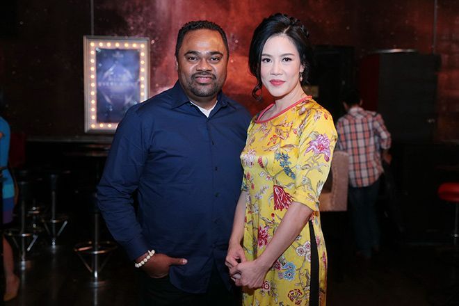 Thu Minh thấy mình là người phụ nữ may mắn được sống trọn vẹn với nghề và có được người đàn ông vững vàng yên tâm làm việc.