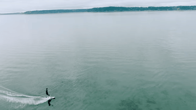 Lướt ván mà không có sóng, chỉ cần drone! Ảnh 2