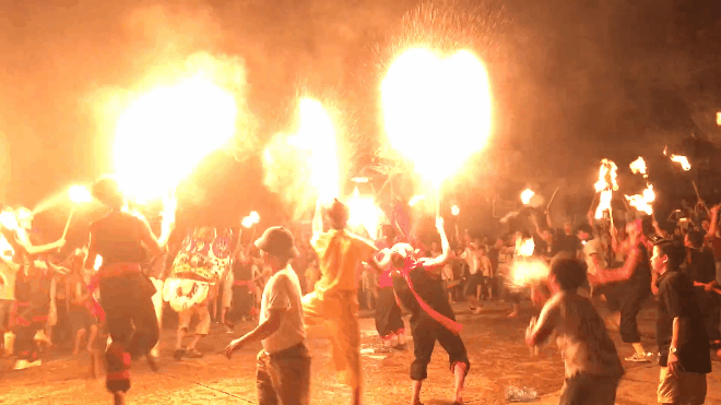 Quên phố Hàng Mã đi, đây mới là lễ hội Trung thu 'chất' nhất Vịnh Bắc Bộ Ảnh 2